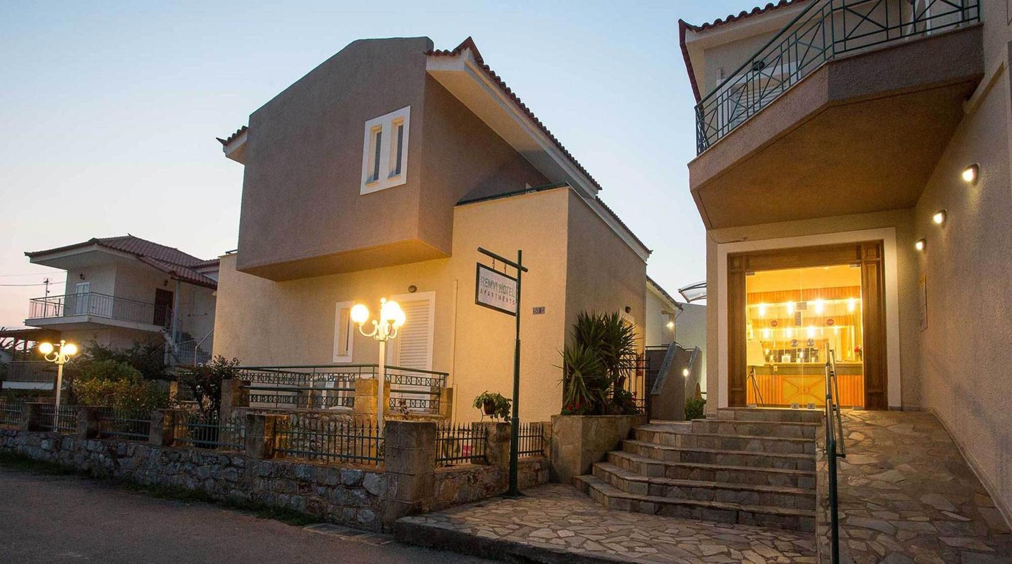 Remvi Hotel - Apartments Stoúpa Eksteriør billede